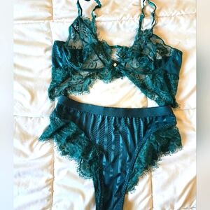 Amazon teal bralette & high waisted panty set